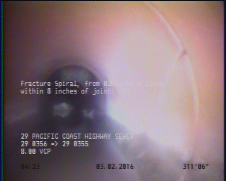 Fracture Spiral, from 02 to 05 o'clock, within 8 inches of joint: YES