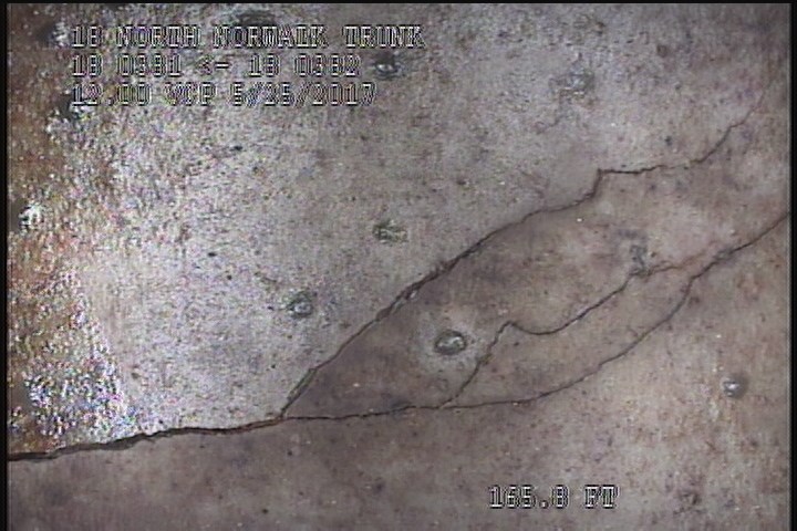 Fracture Multiple, from 08 to 04 o'clock, within 8 inches of joint: YES - SL
