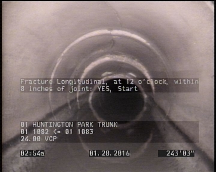 Fracture Longitudinal, at 12 o'clock, within 8 inches of joint: YES, Start
