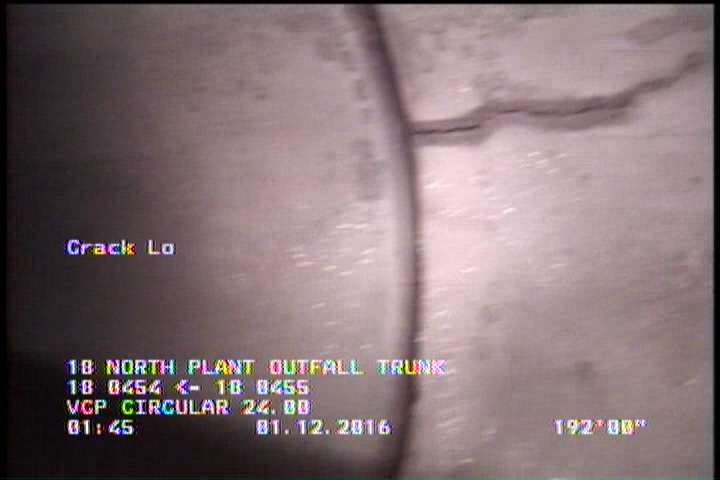 Crack Longitudinal, at 04 o'clock, within 8 inches of joint: YES
