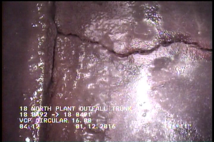 Crack Longitudinal, at 11 o'clock, within 8 inches of joint: YES