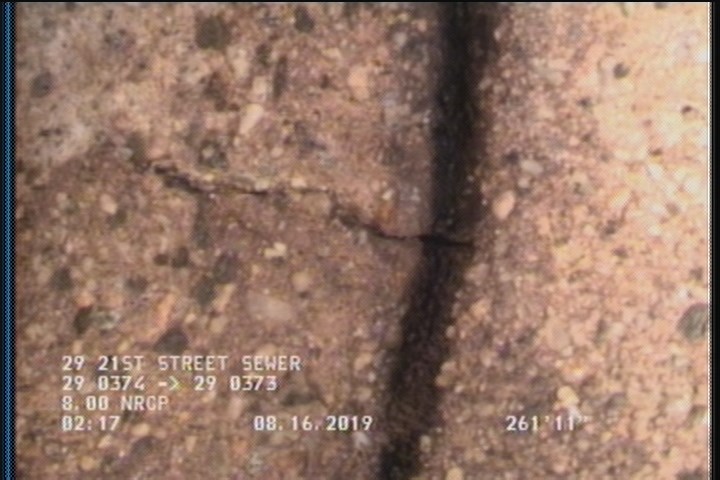 Fracture Multiple, from 08 to 04 o'clock, within 8 inches of joint: YES