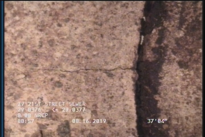 Deposits Attached Grease, 5 %of cross sectional area, from 04 to 08 o'clock, , within 8 inches of joint: YES, Start