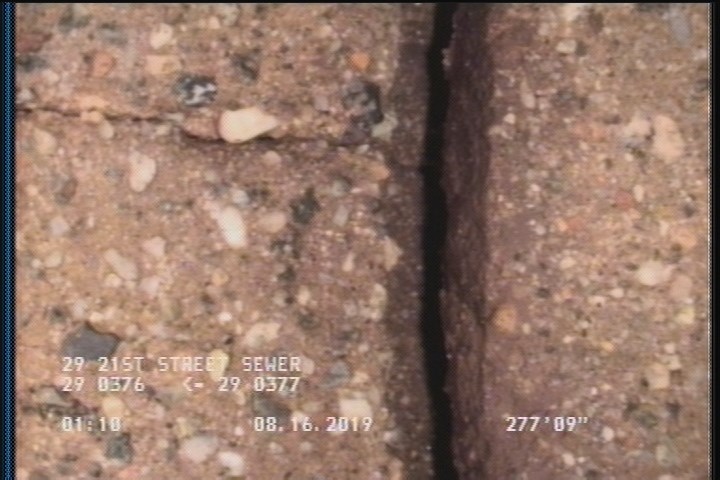 Crack Spiral, from 09 to 03 o'clock, within 8 inches of joint: YES