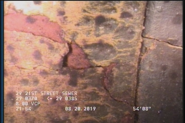 Fracture Multiple, from 06 to 01 o'clock, within 8 inches of joint: YES