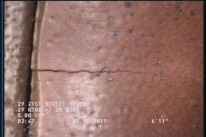 Crack Multiple, from 08 to 04 o'clock, within 8 inches of joint: YES, Start