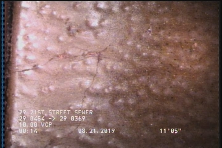 Crack Multiple, from 08 to 04 o'clock, within 8 inches of joint: YES, Start