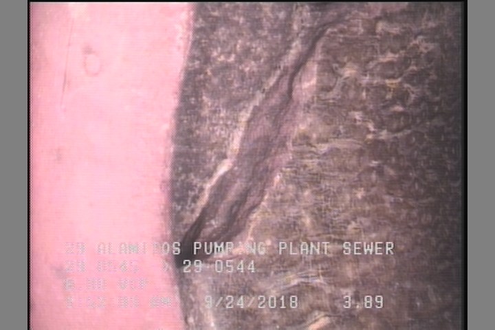 Fracture Multiple, from 08 to 04 o'clock, within 8 inches of joint: YES