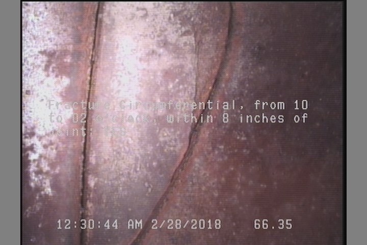 Fracture Circumferential, from 10 to 02 o'clock, within 8 inches of joint: YES