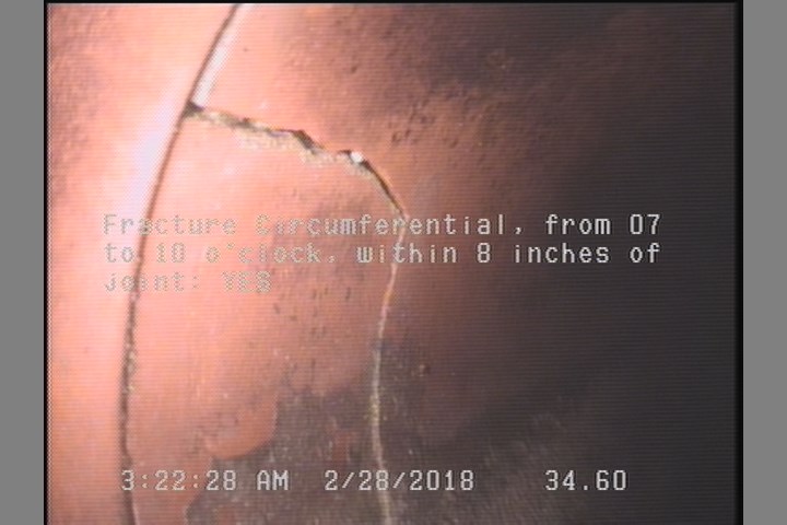 Fracture Circumferential, from 07 to 10 o'clock, within 8 inches of joint: YES