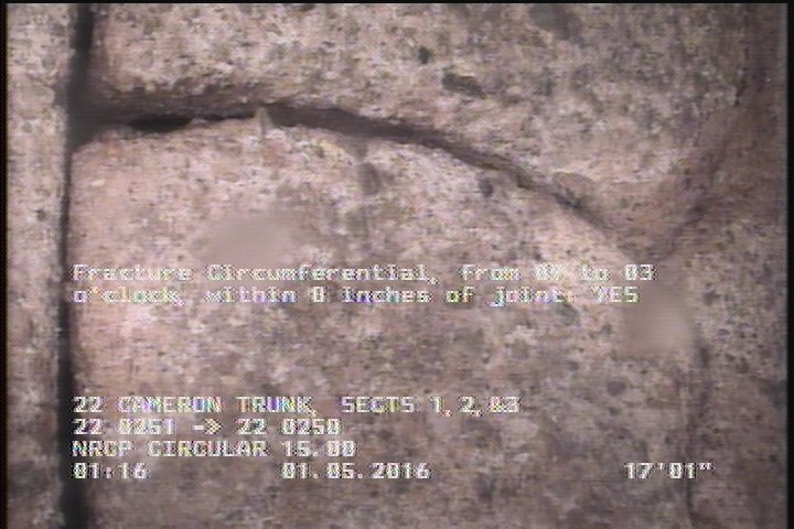 Fracture Circumferential, from 09 to 03 o'clock, within 8 inches of joint: YES
