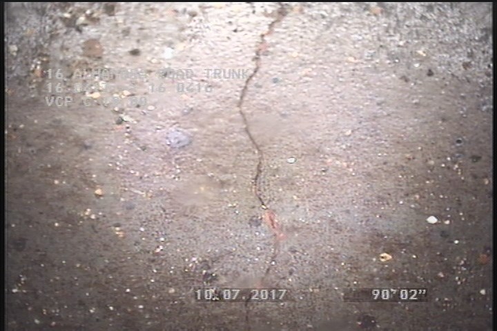 Fracture Longitudinal, at 12 o'clock, within 8 inches of joint: YES, Start - SLIGHT
