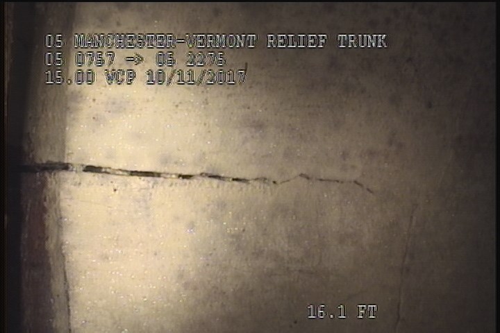 Fracture Multiple, from 09 to 03 o'clock, within 8 inches of joint: YES