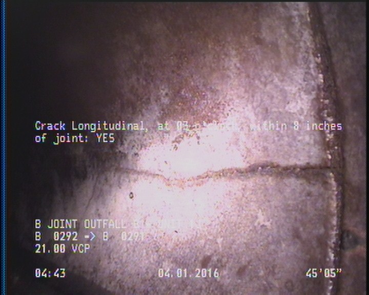 Crack Longitudinal, at 03 o'clock, within 8 inches of joint: YES