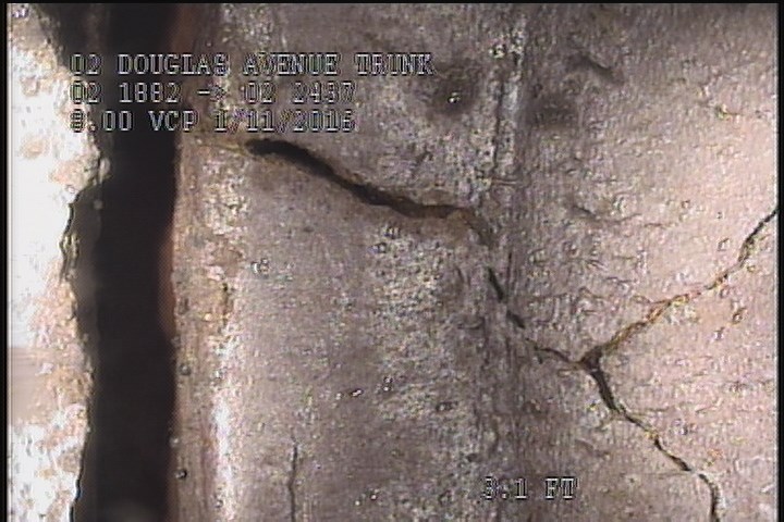 Broken, from 08 to 04 o'clock, within 8 inches of joint: YES