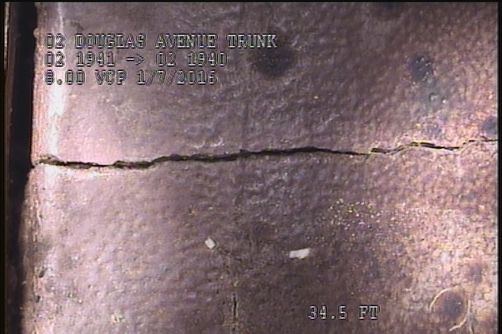 Fracture Spiral, from 08 to 09 o'clock, within 8 inches of joint: YES