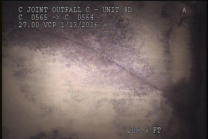 Fracture Longitudinal, at 12 o'clock, within 8 inches of joint: YES, Start - SLIGHT