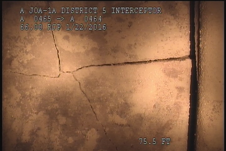 Fracture Multiple, from 09 to 03 o'clock, within 8 inches of joint: YES