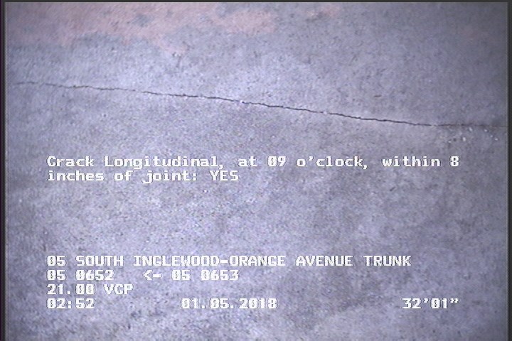 Crack Longitudinal, at 09 o'clock, within 8 inches of joint: YES