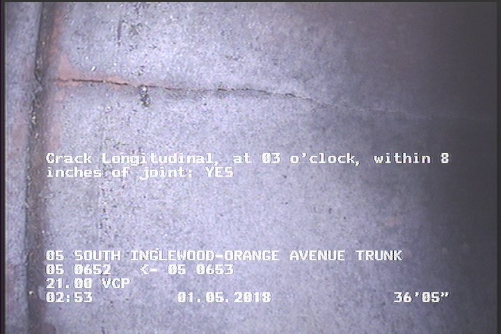 Crack Longitudinal, at 03 o'clock, within 8 inches of joint: YES