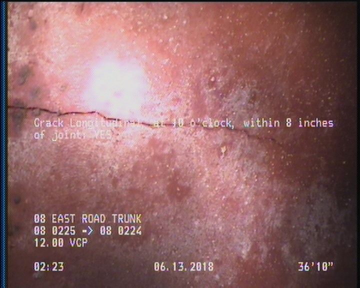 Crack Longitudinal, at 10 o'clock, within 8 inches of joint: YES