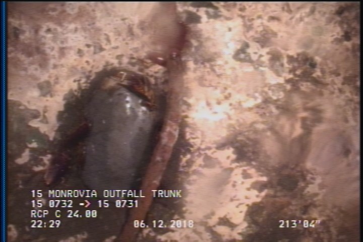 Surface Reinforcement Corroded, from 02 to 04 o'clock, within 8 inches of joint: YES