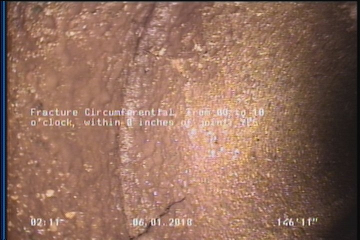 Fracture Circumferential, from 08 to 10 o'clock, within 8 inches of joint: YES