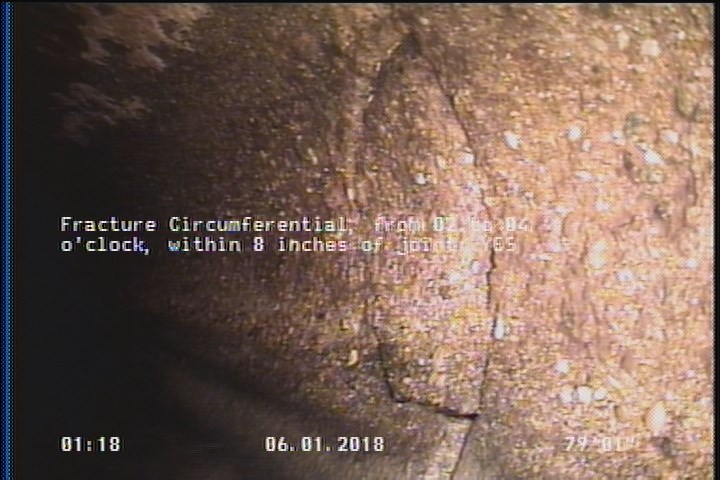 Fracture Circumferential, from 02 to 04 o'clock, within 8 inches of joint: YES