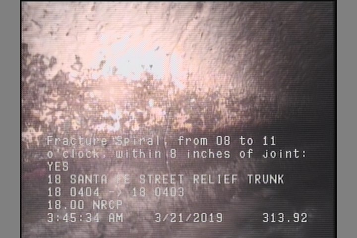 Fracture Spiral, from 08 to 11 o'clock, within 8 inches of joint: YES