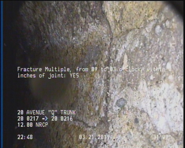 Fracture Multiple, from 09 to 03 o'clock, within 8 inches of joint: YES
