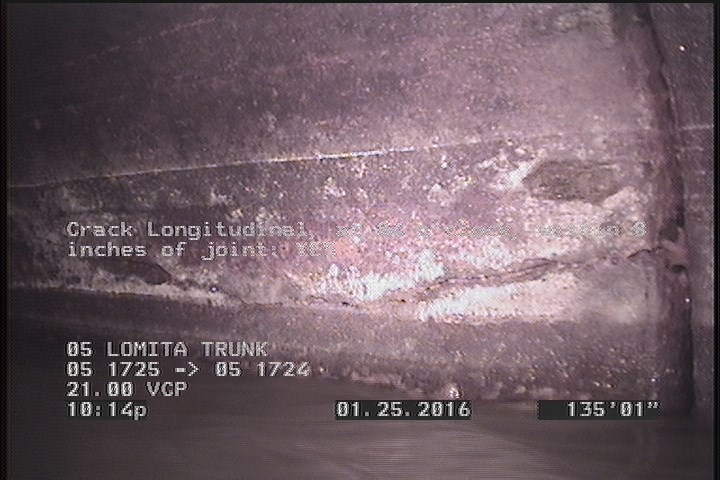 Crack Longitudinal, at 04 o'clock, within 8 inches of joint: YES