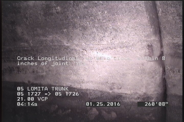 Crack Longitudinal, at 03 o'clock, within 8 inches of joint: YES
