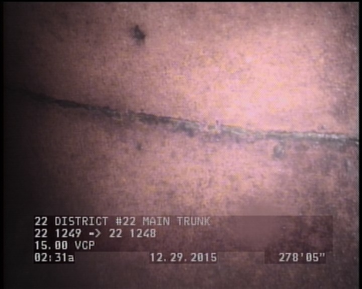 Fracture Longitudinal, at 12 o'clock, within 8 inches of joint: NO