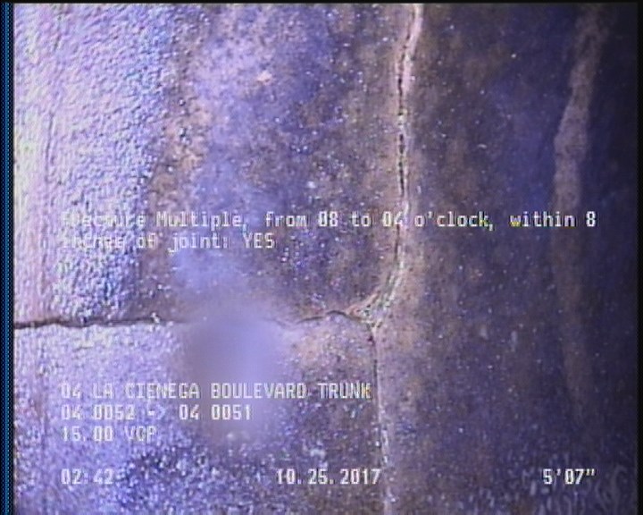 Fracture Multiple, from 08 to 04 o'clock, within 8 inches of joint: YES