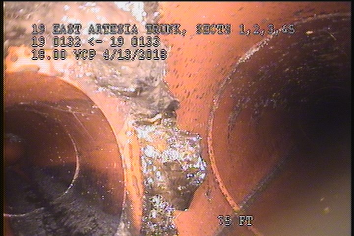 Tap Factory Made, at 09 o'clock, -, within 8 inches of joint: YES, 4" - Open