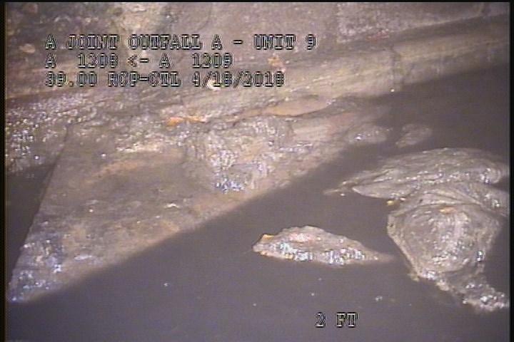 Deposits Settled Other, 10 %of cross sectional area, from 04 to 08 o'clock, , within 8 inches of joint: NO - TILES & OTHER DEBRIS