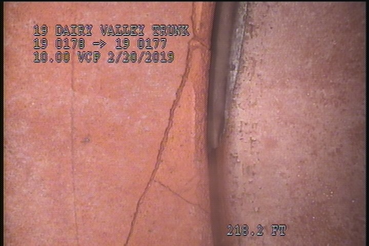 Fracture Multiple, from 10 to 03 o'clock, within 8 inches of joint: YES