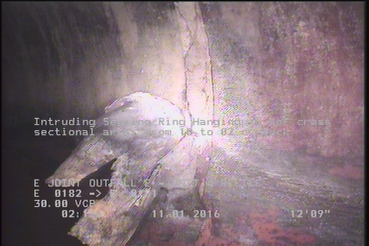 Intruding Sealing Ring Hanging, 5 %of cross sectional area, from 10 to 02 o'clock