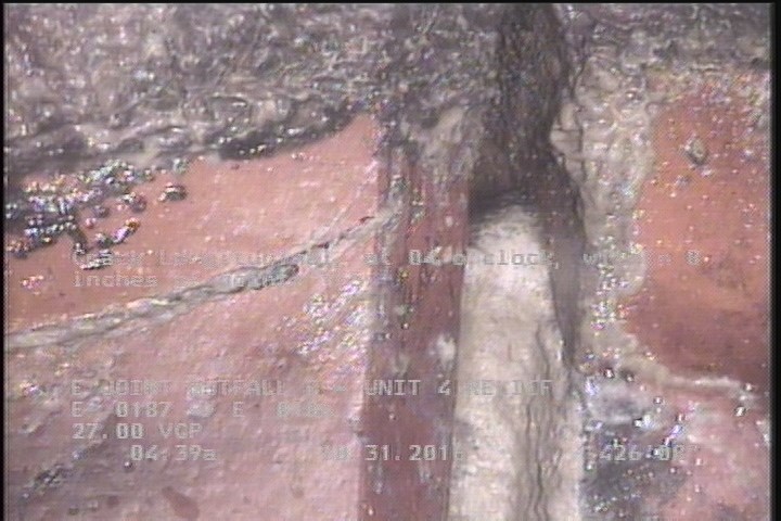 Crack Longitudinal, at 04 o'clock, within 8 inches of joint: YES