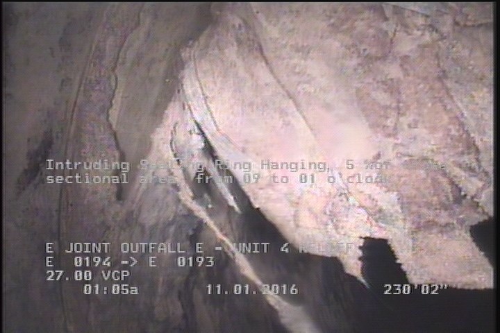 Intruding Sealing Ring Hanging, 5 %of cross sectional area, from 09 to 01 o'clock