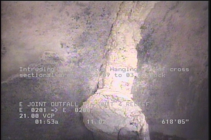Intruding Sealing Ring Hanging, 5 %of cross sectional area, from 09 to 03 o'clock