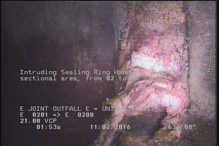 Intruding Sealing Ring Hanging, 5 %of cross sectional area, from 02 to 04 o'clock