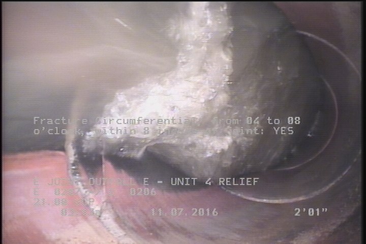 Fracture Circumferential, from 04 to 08 o'clock, within 8 inches of joint: YES