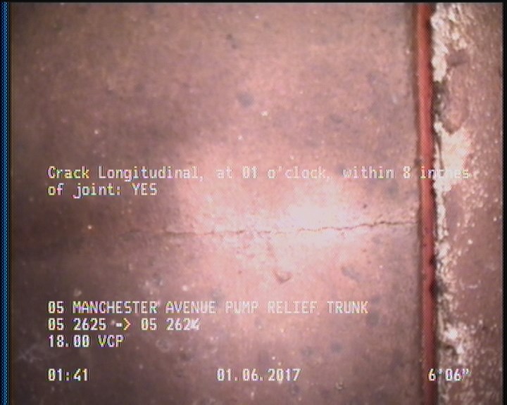 Crack Longitudinal, at 01 o'clock, within 8 inches of joint: YES