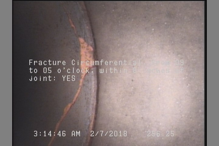 Fracture Circumferential, from 09 to 05 o'clock, within 8 inches of joint: YES