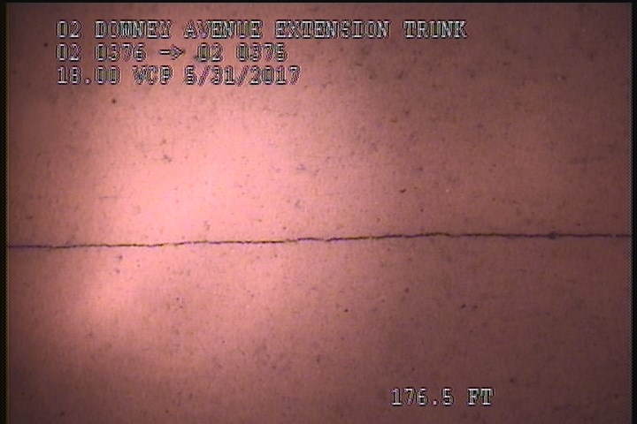 Fracture Longitudinal, at 12 o'clock, within 8 inches of joint: YES, Start - SLIGHT