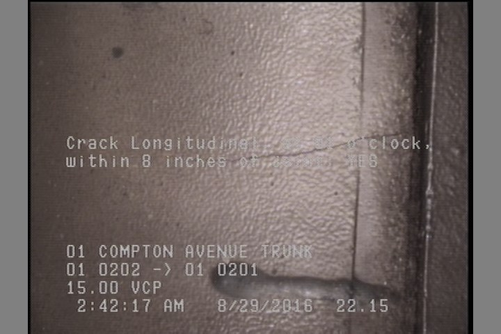 Crack Longitudinal, at 01 o'clock, within 8 inches of joint: YES