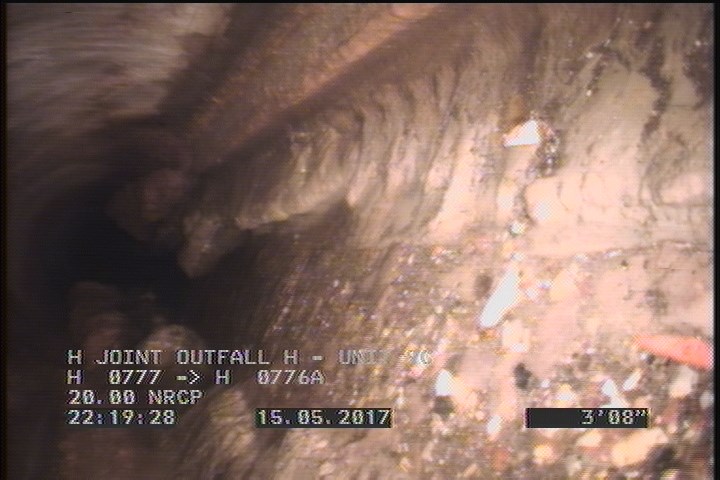 Deposits Settled Gravel, 5 %of cross sectional area, from 05 to 07 o'clock, , within 8 inches of joint: YES, Start
