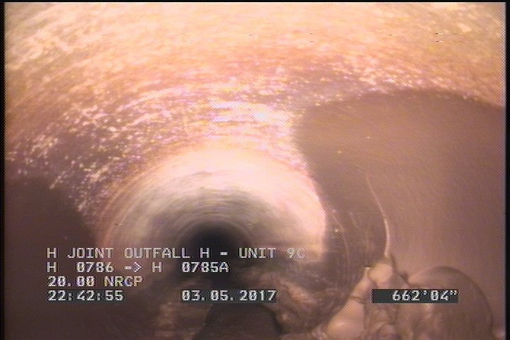 Deposits Attached Encrustation, 5 %of cross sectional area, from 02 to 10 o'clock, , within 8 inches of joint: YES