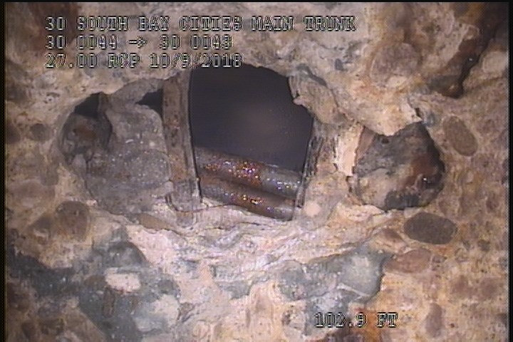 Surface Missing Wall, at 12 o'clock, within 8 inches of joint: YES